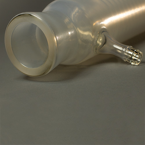 Glass splinter protection coating on a piston
